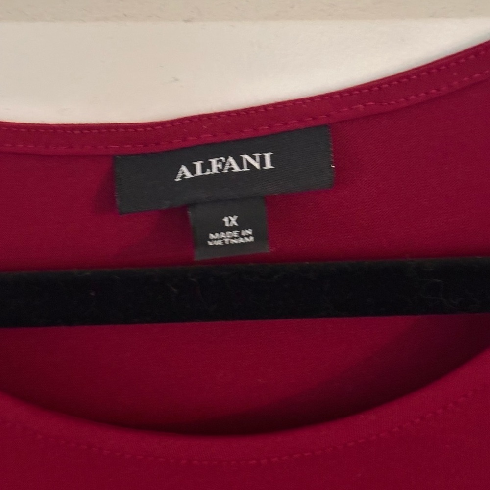 Macy’s Alfani Burgundy Bell Sleeve Asymmetrical Hemline - 1X - Picture 3 of 4